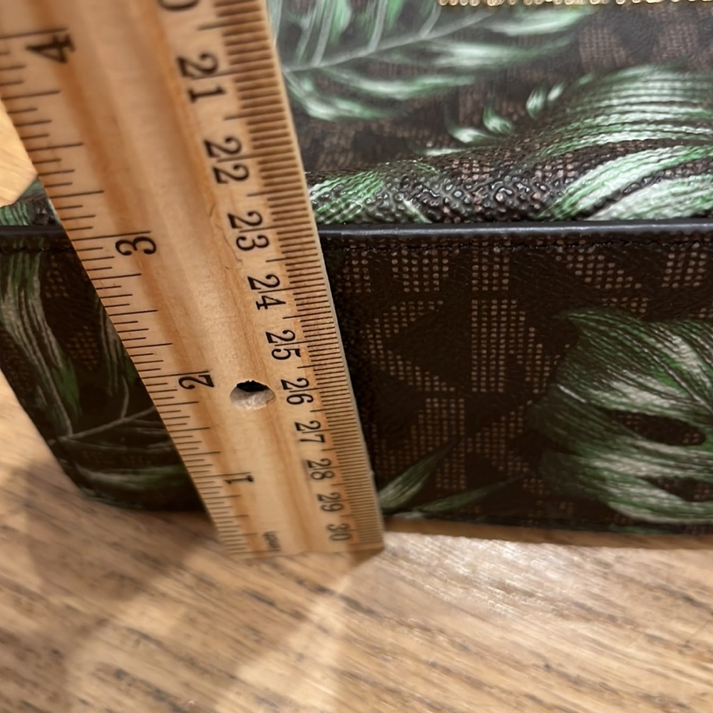 Michael Kors Jet Set palm print cosmetic case -excellent condition - - Picture 4 of 7